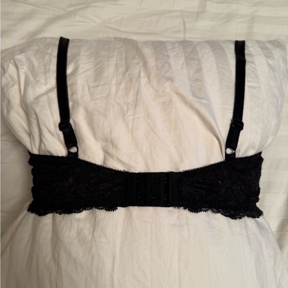 Victoria's Secret Black Lace Dream Angels Demi bra - Picture 2 of 3